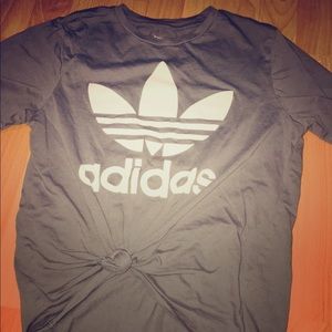 Adidas gray logo tee Knotted at front!